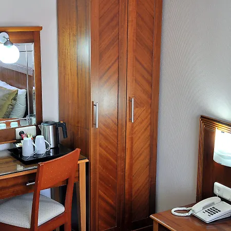 Centrum Hotel 2*
