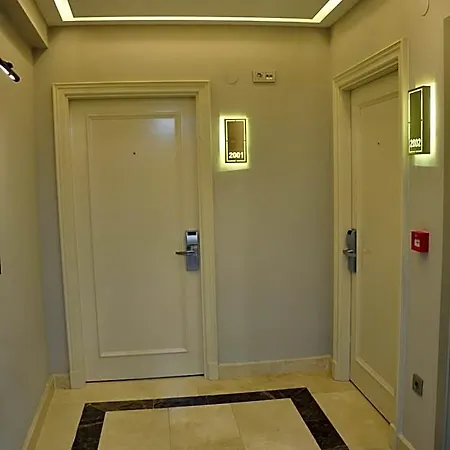 سينتروم سويتس إسطنبول فندق 2*